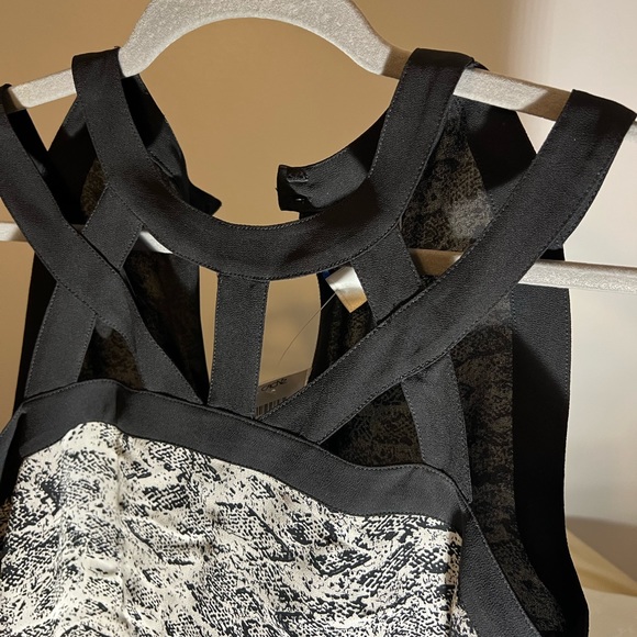 Cache’ shell with “caged” look. Snake print. Size Small New w/ Tags! - Picture 4 of 9